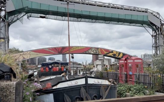 Image of house boat at Cody Dock and colourful bridge
