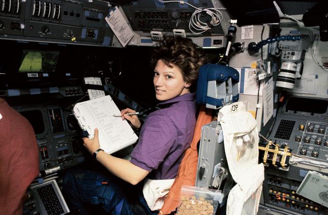 Astronaut Eileen Collins sat at the pilot’s station aboard the 1995 Space Shuttle Discovery mission. 