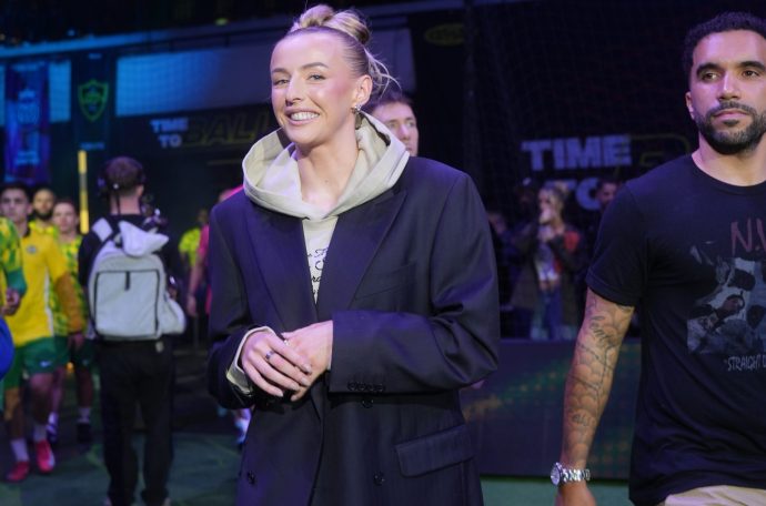 Chloe Kelly walks out ahead of her players before her match against Yanited
