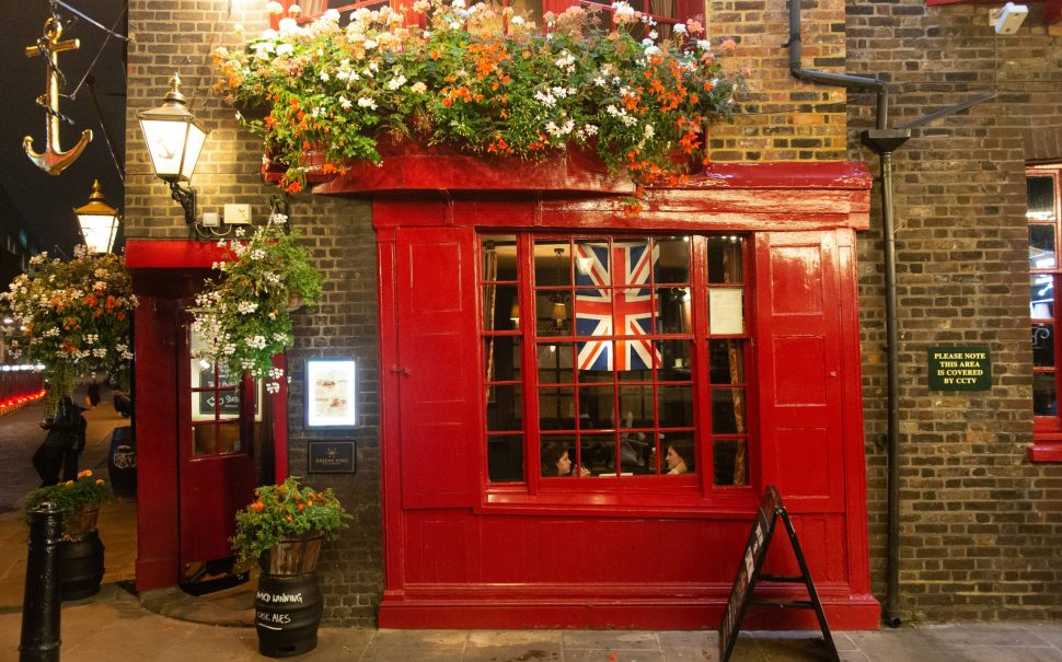 Red London pub at night (Credit: Free to use from Unsplash)