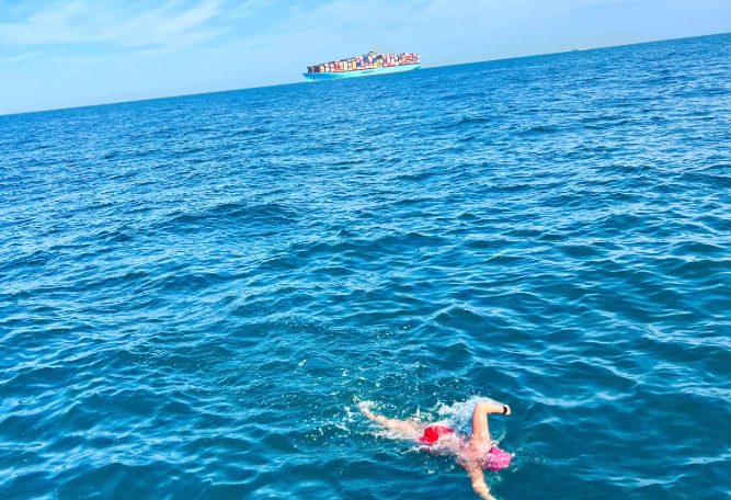 Image of Bryony Rowe swimming